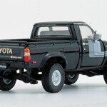 MODELO ESCALA 1:64 1984 Toyota Hilux – Single Cab Yellow