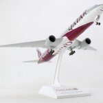 AVION SKYMARKS QATAR 777-300 1/200 SOCCER W/GEAR - COPA FUTBOL FIFA CON TREN ATERRIZAJE