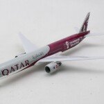 AVION SKYMARKS QATAR 777-300 1/200 SOCCER W/GEAR - COPA FUTBOL FIFA CON TREN ATERRIZAJE