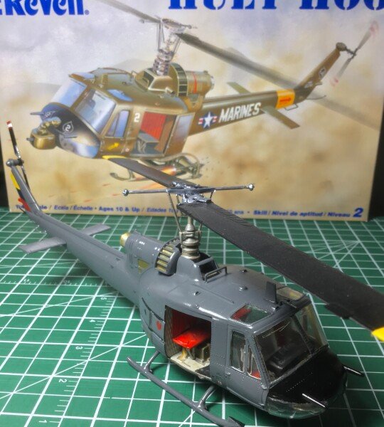 MODELO A ESCALA 1/48 BELL UH-1M (UH1C) HUEY HOG DE FUERZA AEREA DE EL SALVDOR