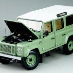 MODELO escala 1/18 del 2015 Land Rover Defender 110 HUE 166 - DEALER EDITION