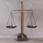 16" Scales of Justice with Marble Base -BALANZA DE JUSTICIA BRONCE SOLIDO Y BASE MARMOL (ESCALA)