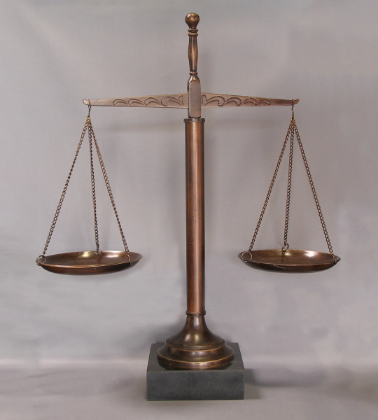 16" Scales of Justice with Marble Base -BALANZA DE JUSTICIA BRONCE SOLIDO Y BASE MARMOL (ESCALA)