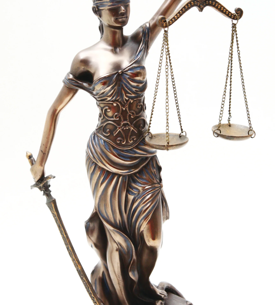 Lady of Justice 12"- Bronzed Resin -  DAMA DE LA JUSTICIA CON ESCALA EN BRONCE SOLICO Y RESINA