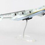 MODELO A ESCALA 1/400  ANTONOV AN225  AZUL/AMARILLO