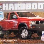 MODELO A ESCALA 1/20 DEL PICKUP NISSAN Hardbody 1973 KING CAB 4x4 SE-V6