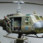 MODELO A ESCALA 1/32 UH-1D HUEY CON LICENCIA BELL (EL MAS GRANDE DEL MUNDO)