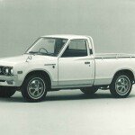 MODELO ESCALA 1/24 del pickup Datsun 620 version 1975 edicion especial de MPC