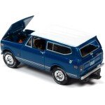 MODELO ESCALA 1:64 1979 International Scout II (Custom Maroon Metallic) Classic Gold 2021