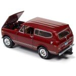 MODELO ESCALA 1:64 1979 International Scout II (Custom Maroon Metallic) Classic Gold 2021