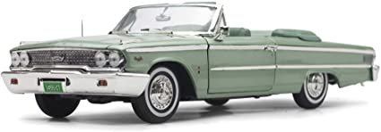 MODELO ESCALA 1/18  Ford Galaxie 500 XL Open Convertible Plata Moss Verde