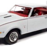 MODELO ESCALA 1/18 1968 Oldsmobile Cutlass S W31 Hardtop, White