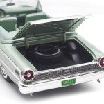 MODELO ESCALA 1/18  Ford Galaxie 500 XL Open Convertible Plata Moss Verde