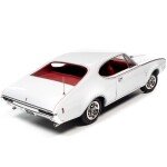 MODELO ESCALA 1/18 1968 Oldsmobile Cutlass S W31 Hardtop, White