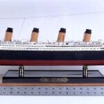 MODELO A ESCALA 1/350 DEL R.M.S. TITANIC OCEAN LINER (con piezas de fotograbado)