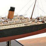 MODELO A ESCALA 1/350 DEL R.M.S. TITANIC OCEAN LINER (con piezas de fotograbado)